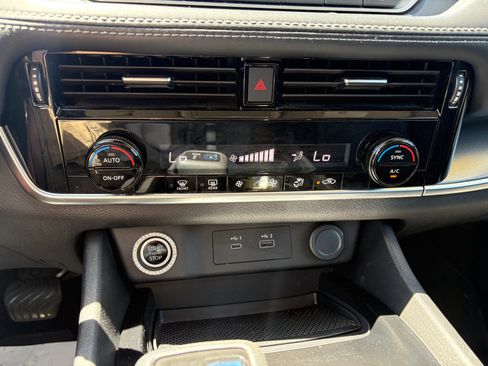 Used 2021 Nissan Rogue SV FWD image 12
