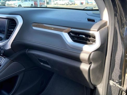 Used 2022 GMC Acadia SLE w/ Driver Convenience Package FWD image 18
