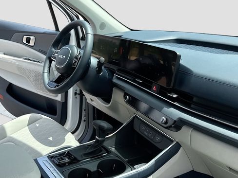 New 2026 Kia Carnival EX FWD image 5