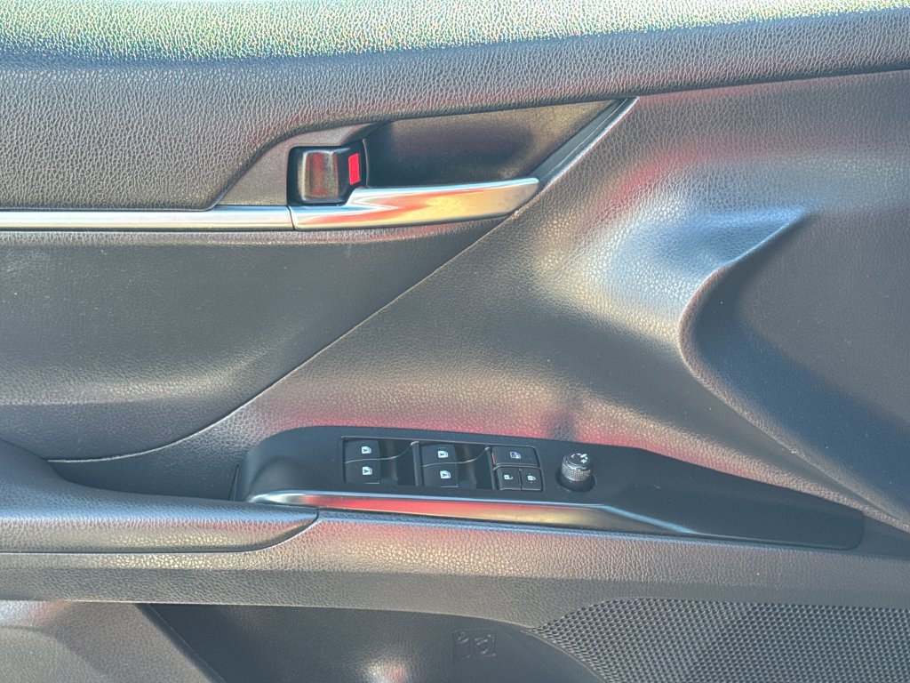 Used 2020 Toyota Camry SE FWD image 31