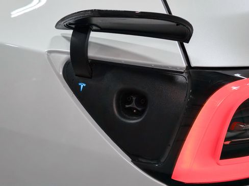 Used 2020 Tesla Model Y Long Range AWD/4WD image 5