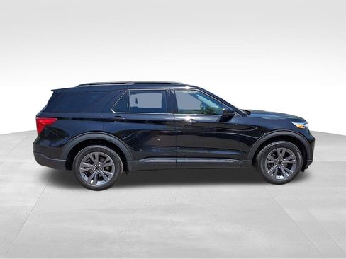 Used 2023 Ford Explorer XLT w/ Equipment Group 202A AWD/4WD image 7