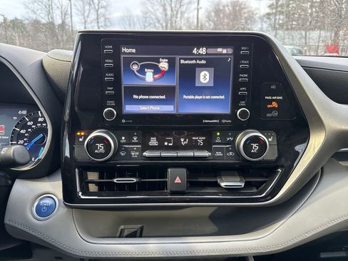 Used 2020 Toyota Highlander XLE image 33