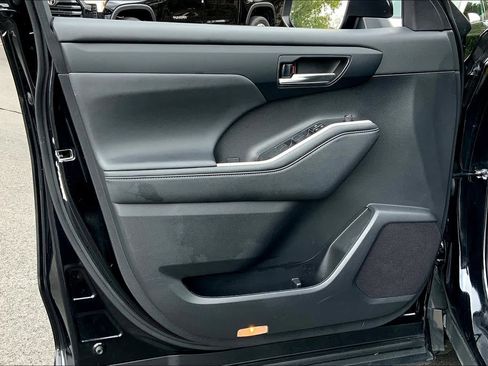 Certified 2023 Toyota Highlander XLE image 20