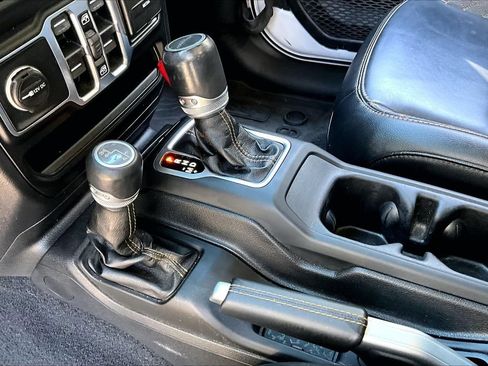 Used 2021 Jeep Gladiator Overland AWD/4WD image 15