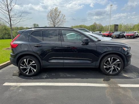 Used 2022 Volvo XC40 T5 R-Design w/ Advanced Package image 2