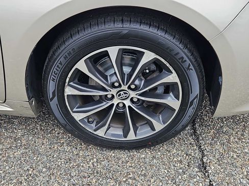 Used 2016 Toyota Avalon XLE Premium image 10