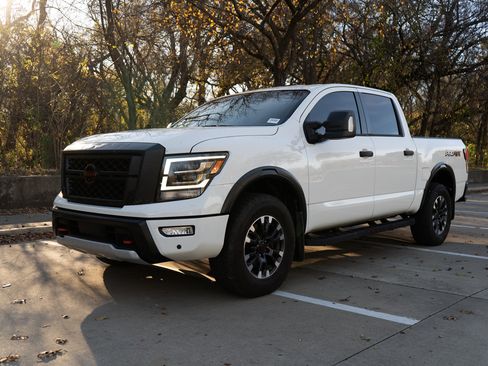 Used 2023 Nissan Titan PRO-4X w/ Pro-4x Convenience Package image 5