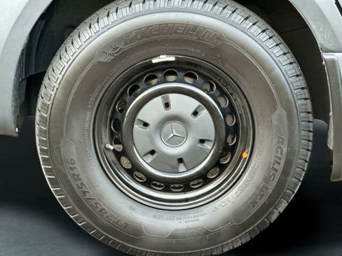 Used 2023 Mercedes-Benz Sprinter 2500 image 32