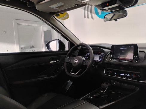 Used 2024 Nissan Rogue SV w/ SV Premium Package FWD image 59