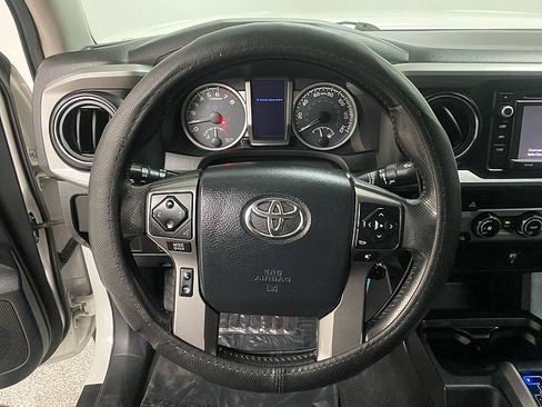 Used 2016 Toyota Tacoma SR5 w/ SR5 Appearance Package (SN) image 22