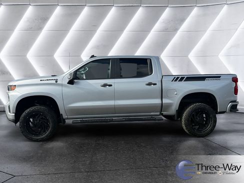 Used 2020 Chevrolet Silverado 1500 Custom w/ Custom Value Package image 2