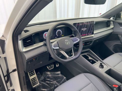 New 2026 Volkswagen Tiguan SE R-Line image 4