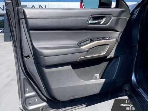 Used 2023 Nissan Pathfinder Platinum FWD image 19