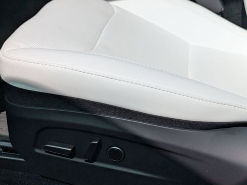 Used 2026 Tesla Model Y 2WD image 4