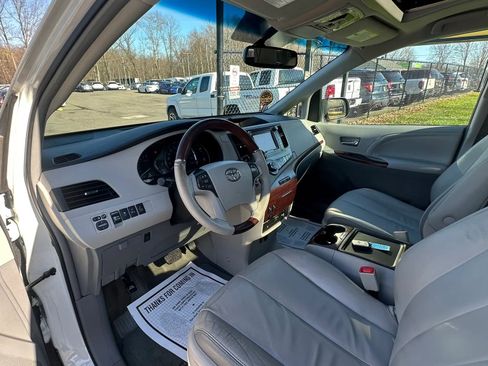 Used 2013 Toyota Sienna Limited w/ Premium Pkg image 23