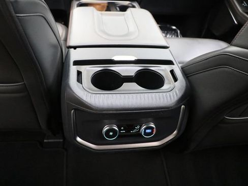 Used 2025 Ford Expedition Active AWD/4WD image 17