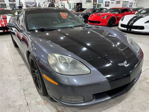 Used 2010 Chevrolet Corvette Coupe w/ 1LT image 4