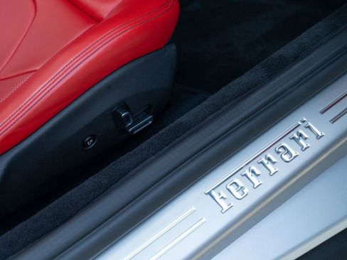 Used 2019 Ferrari Portofino image 59