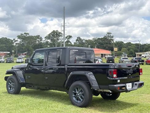 New 2026 Jeep Gladiator Sport AWD/4WD image 12