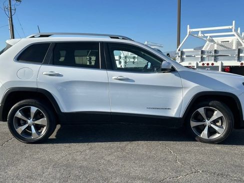 Used 2019 Jeep Cherokee Limited FWD image 5