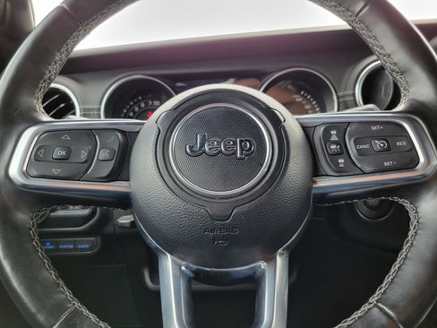 Used 2022 Jeep Wrangler Unlimited Sahara w/ Cold Weather Group AWD/4WD image 7