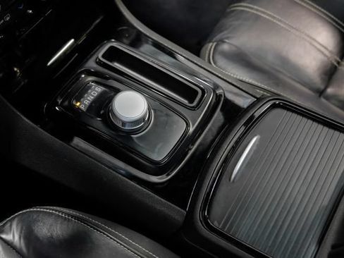 Used 2022 Chrysler 300 S RWD image 32