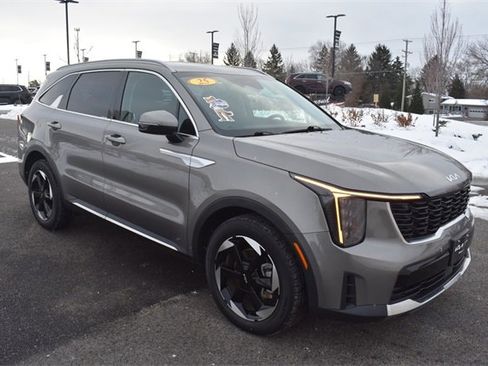 Certified 2025 Kia Sorento EX image 10