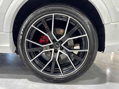 Used 2020 Audi Q8 Prestige w/ Prestige Package image 17