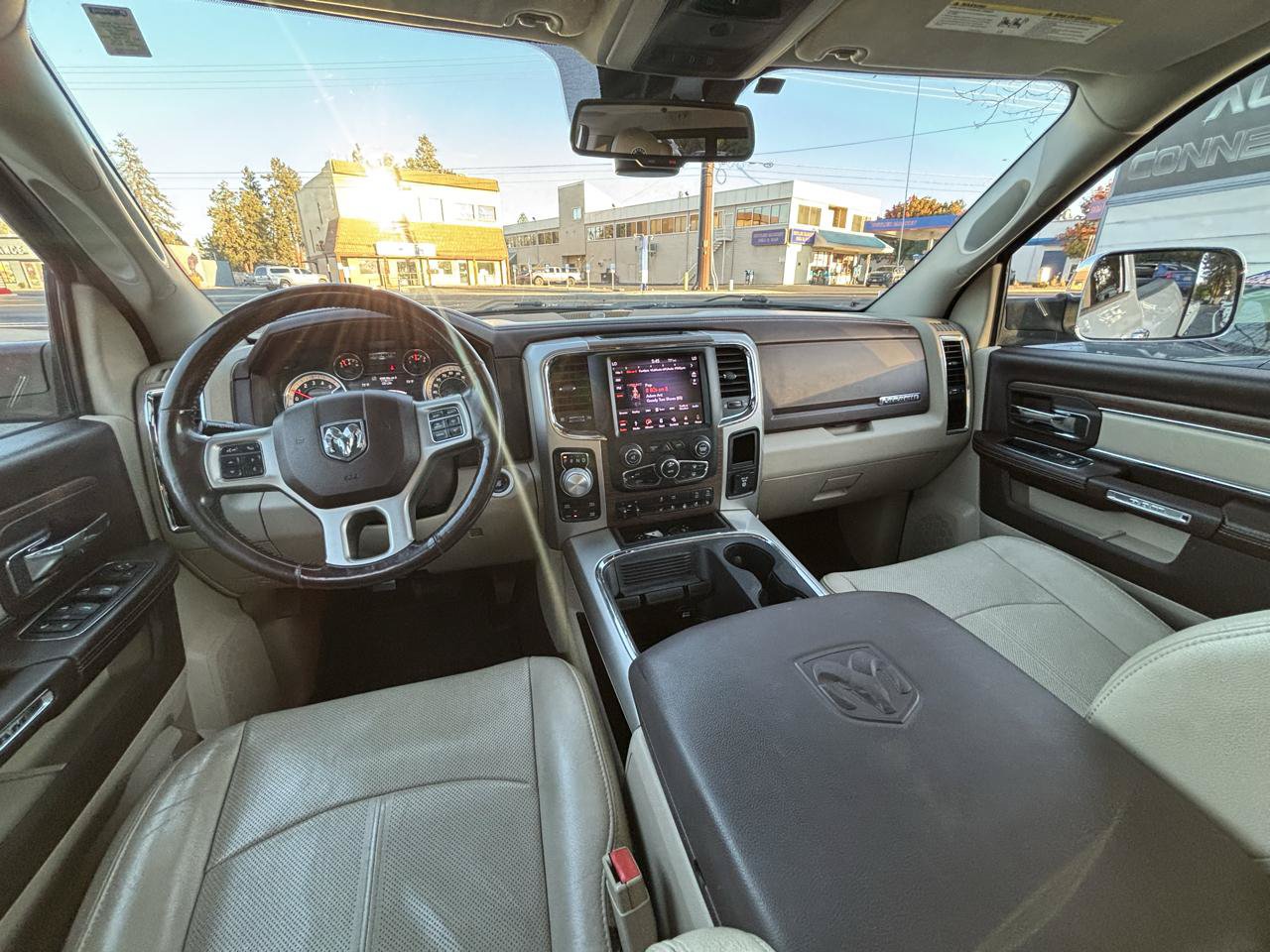 Used 2018 RAM 1500 Laramie w/ Convenience Group AWD/4WD image 12