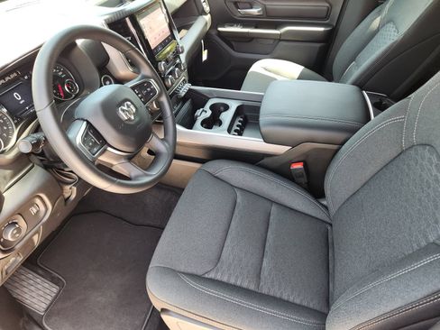 New 2026 RAM 1500 Express AWD/4WD image 13