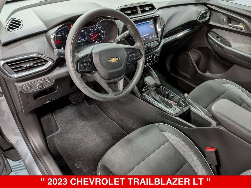 Used 2023 Chevrolet TrailBlazer LT w/ Convenience Package AWD/4WD image 11