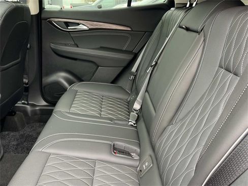 Used 2023 Buick Envision Avenir image 22