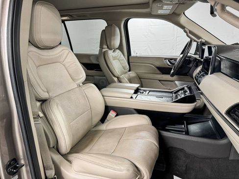 Used 2018 Lincoln Navigator Reserve w/ Technology Package AWD/4WD image 13