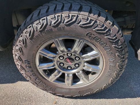 Used 2024 GMC Sierra 1500 AT4X AWD/4WD image 10