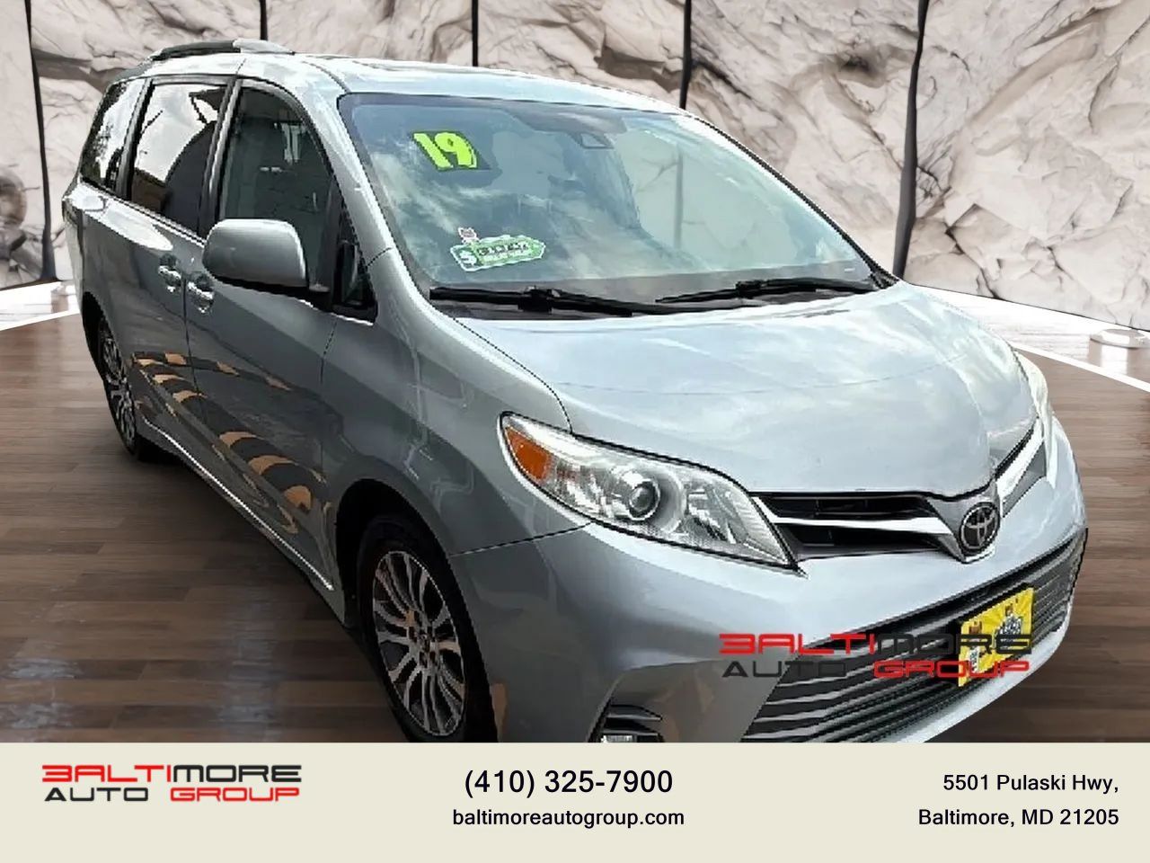 Used 2019 Toyota Sienna XLE Premium FWD image 3