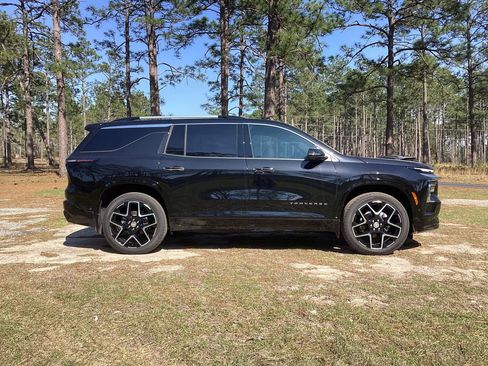 New 2026 Chevrolet Traverse High Country w/ LPO, Floor Liner Package AWD/4WD image 4
