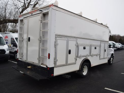 Used 2023 Ford E-450 and Econoline 450 Super Duty w/ Power Windows & Locks Group image 4