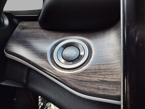 Used 2023 Jeep Grand Cherokee L Limited w/ Luxury Tech Group II image 8