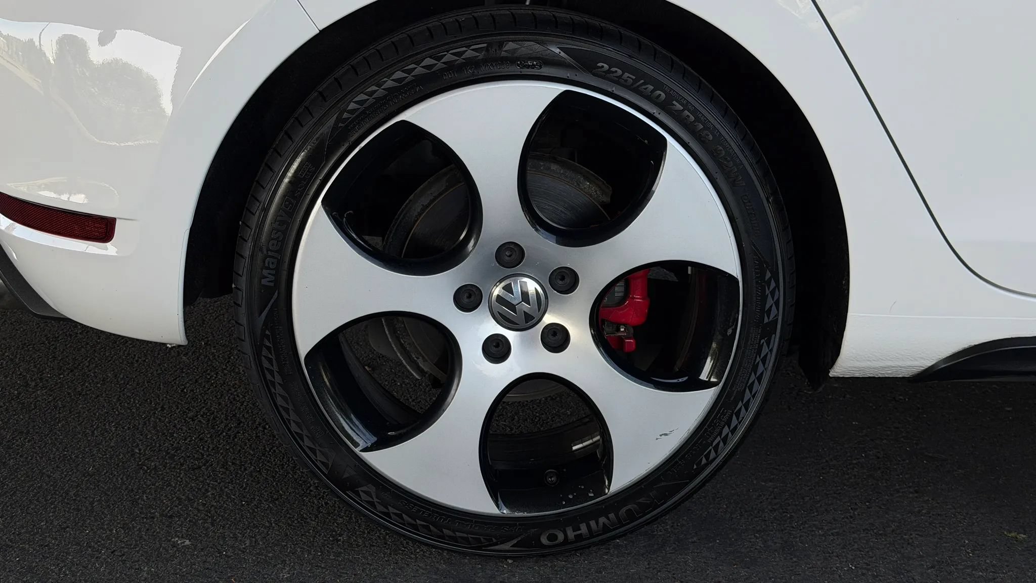 Used 2011 Volkswagen GTI 4-Door FWD image 59