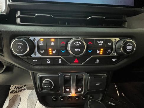Used 2024 Jeep Wrangler Sport AWD/4WD image 22