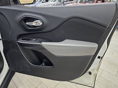 Used 2014 Jeep Cherokee Latitude w/ Comfort/Convenience Group image 36