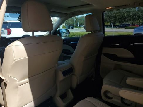 Used 2019 Toyota Highlander Limited image 15