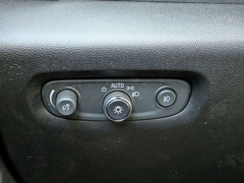 Used 2019 Chevrolet Traverse LT image 16