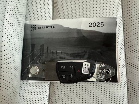 Used 2025 Buick Enclave Avenir w/ Super Cruise Package image 32