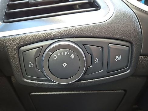 Used 2021 Ford Edge SE image 17