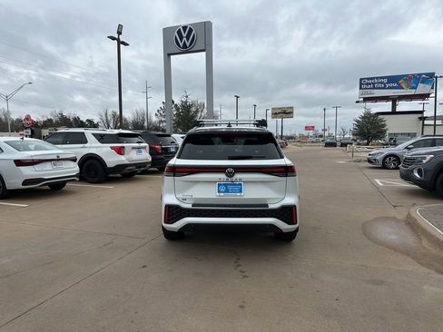 New 2026 Volkswagen Tiguan SE R-Line FWD image 7