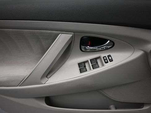 Used 2011 Toyota Camry LE FWD image 10