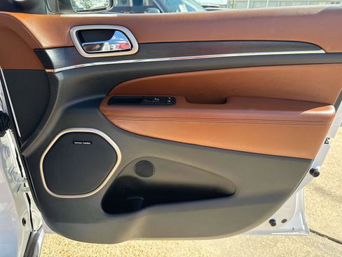 Certified 2015 Jeep Grand Cherokee Summit w/ Trailer Tow Group IV image 14