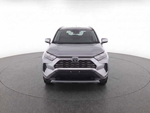 Used 2025 Toyota RAV4 XLE AWD/4WD image 2